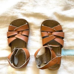Saltwater sandals size 9 brown